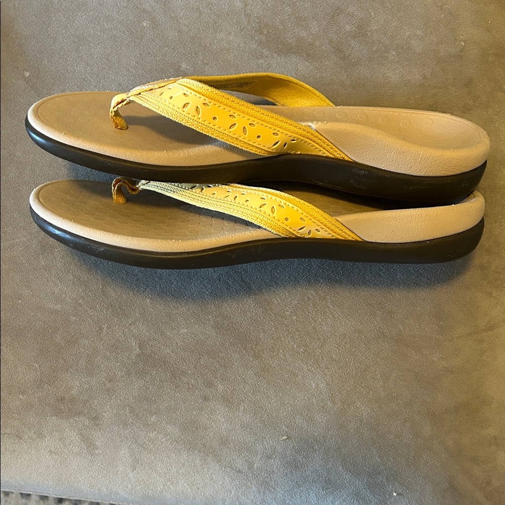 Vionic Yellow Women's Sandals - Picture 4 of 6